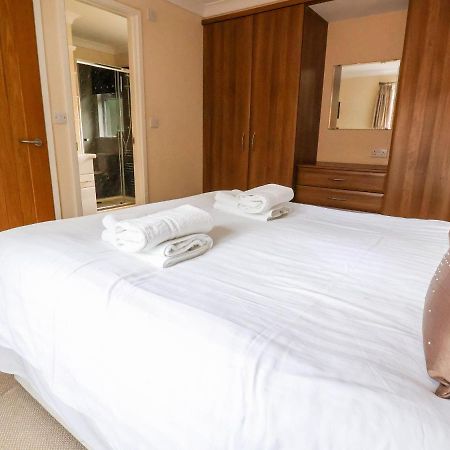 Oak Lodge Hadnall Ngoại thất bức ảnh