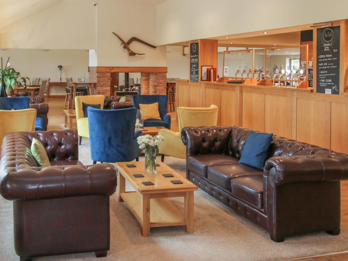 Oak Lodge Hadnall Ngoại thất bức ảnh