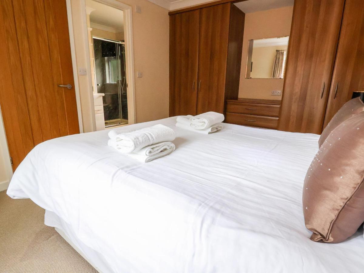 Oak Lodge Hadnall Ngoại thất bức ảnh